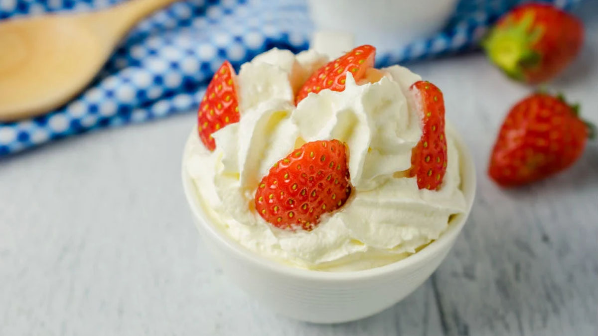 Marketten krem şanti almaya son! Bu tarifle evde kendiniz yapın: Deneyen bir daha hazırına elini sürmüyor