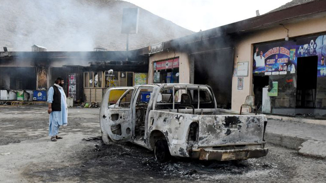 Pakistan'da isyancılar saldırı düzenledi: 10 ölü