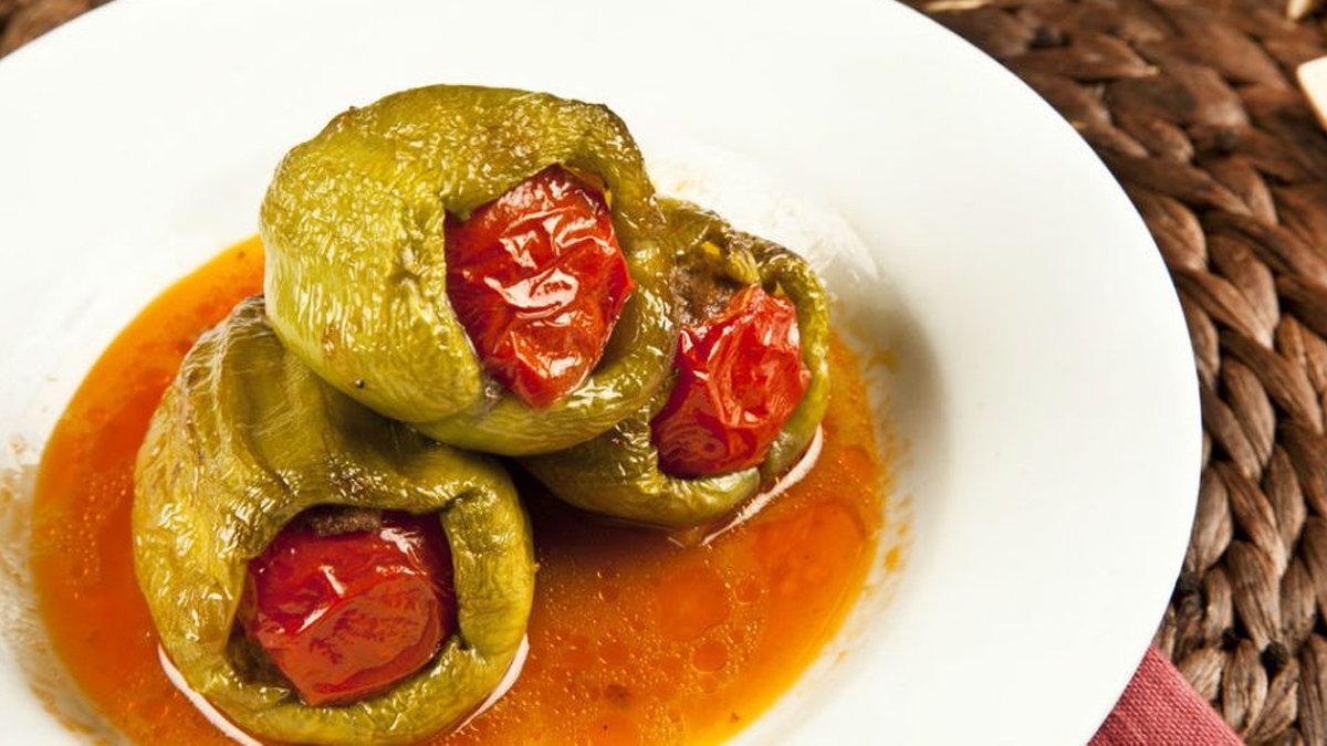 Yıllarca yanlış yapmışız! Biber dolmasını bir de ters çevirip pişirin, bu şekilde asla...