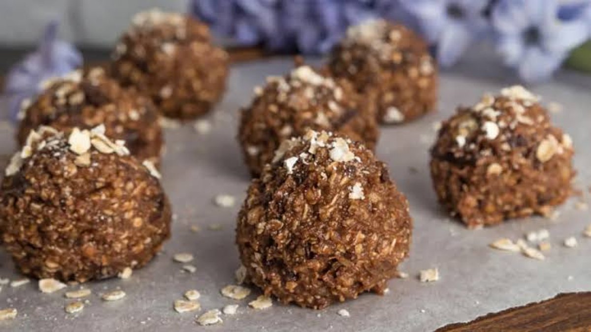 Sadece 2 Malzemeyle Harika Tatlılar: Muzlu Yulaf Topları ve Nutellalı Muz Ruloları