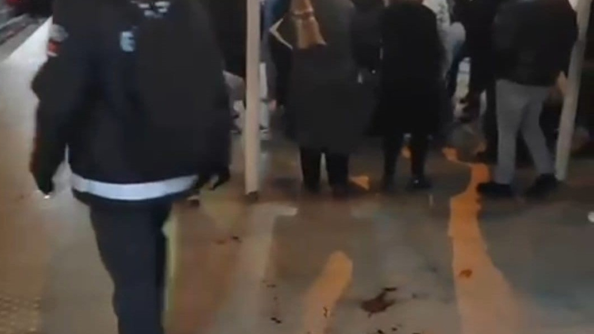 Metro istasyonunda bıçaklı kavga: 1 ölü, 1 yaralı