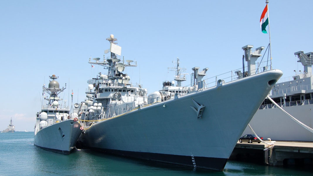 Hindistan Kızıldeniz'de savaş gemisi konuşlandırdı