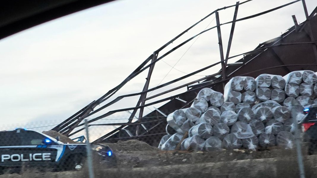 ABD'de havalimanında hangar çöktü: Ölü ve yaralılar var