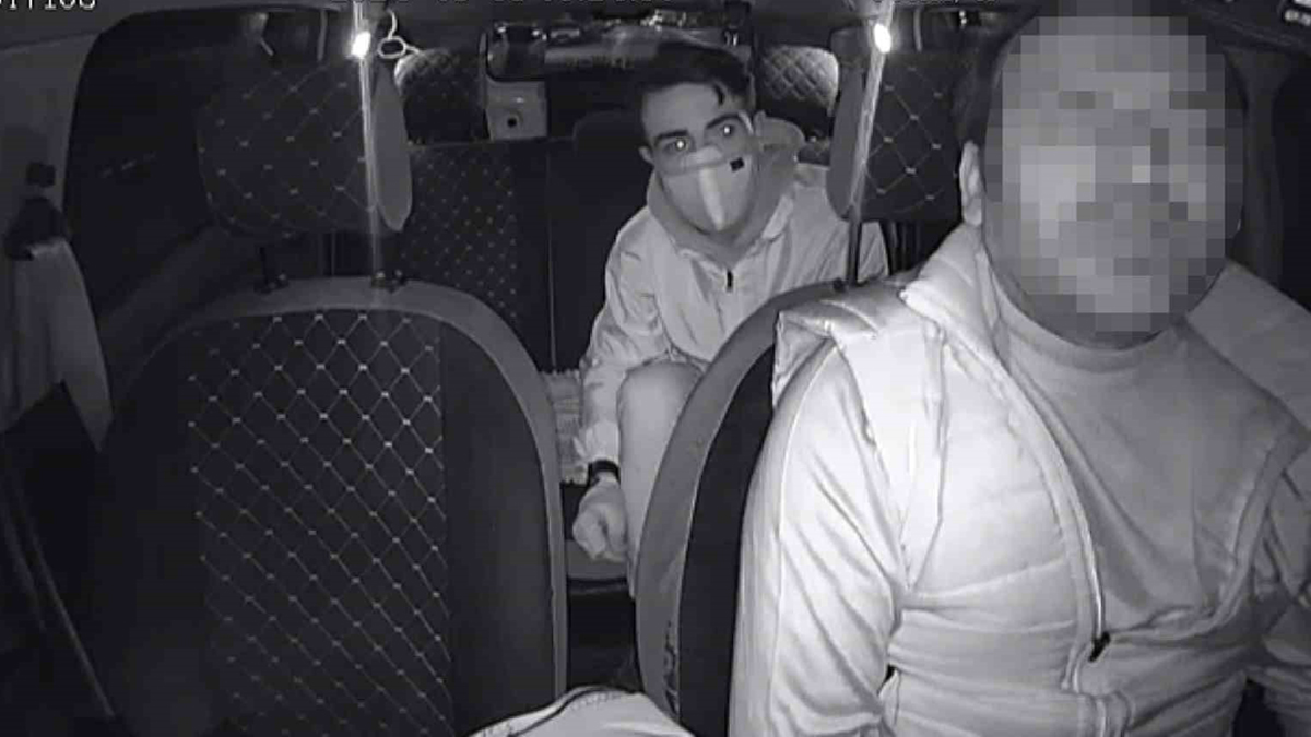 Takside dehşet! Para yerine silah çıkardı: 'İnsanlara güvenmeyeceksin' deyip ateş etti