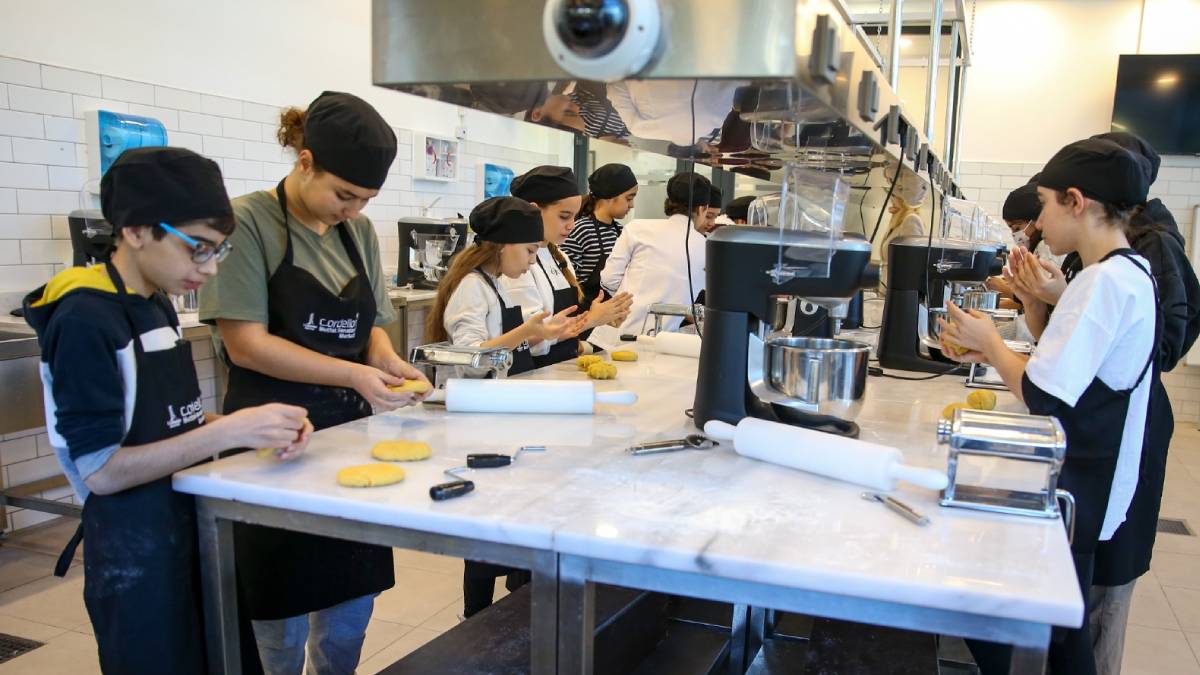 Çocuk şefler Karşıyaka'da mutfağa girdi