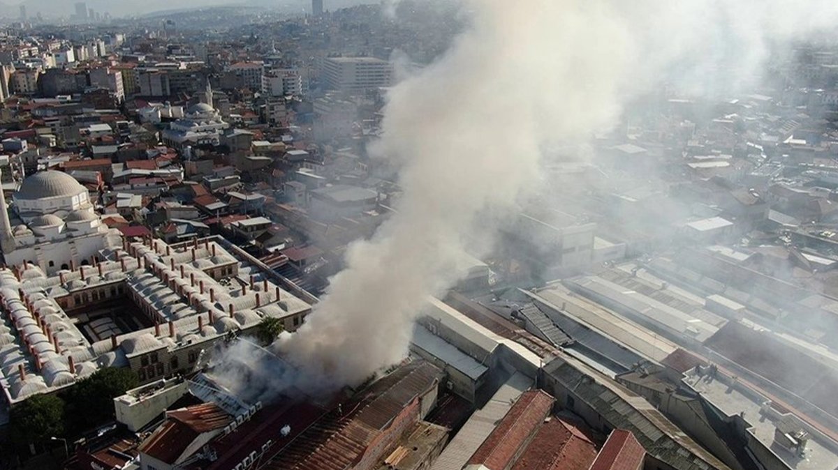 Tarihi çarşıda büyük yangın!