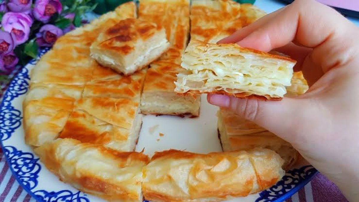 Misafirlerinizin İlgisini çekecek tavada su böreği tarifi! Kendisi Yalancı ama tadı gerçek
