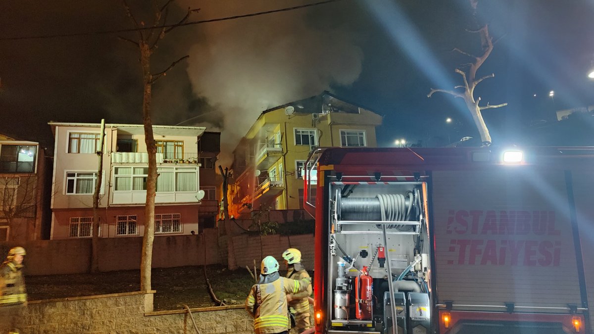 Sarıyer'de korkutan yangın: Yandaki binaya da sıçradı