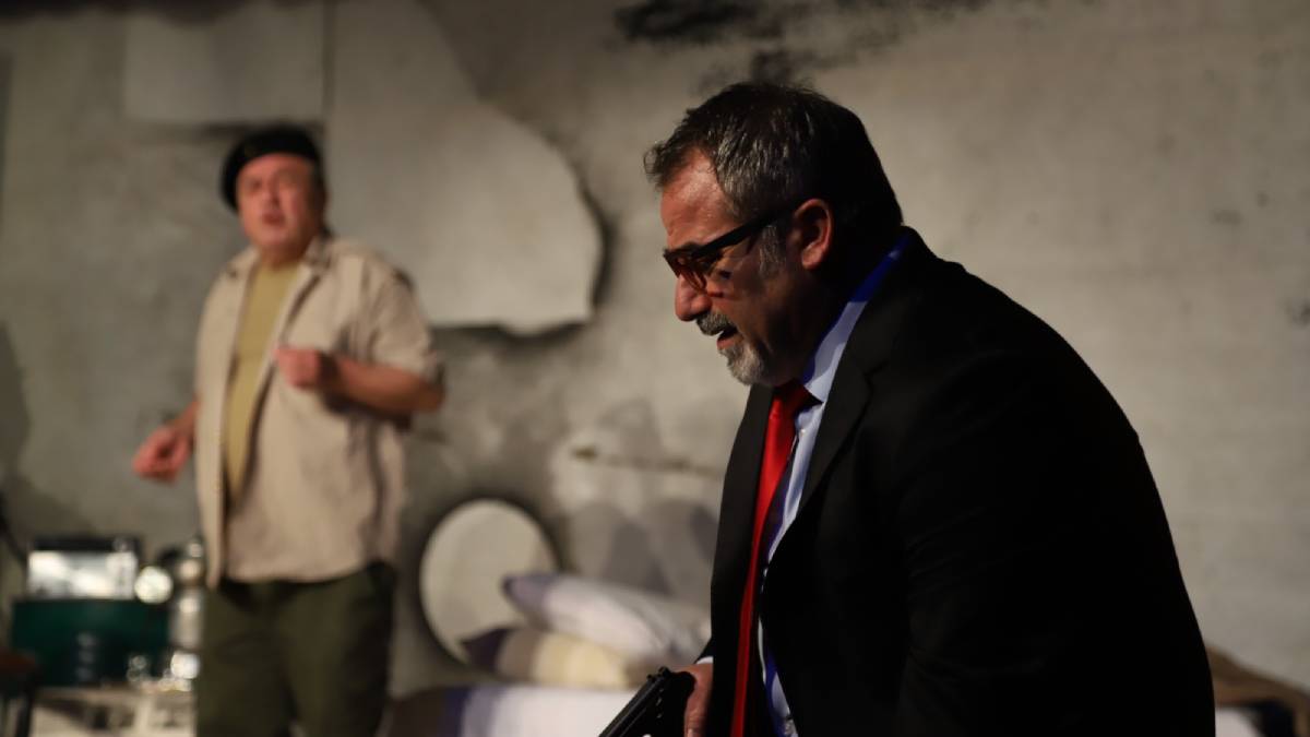 ‘Gece Boyunca’ adlı tiyatro oyunu Kartal’da sahnelendi