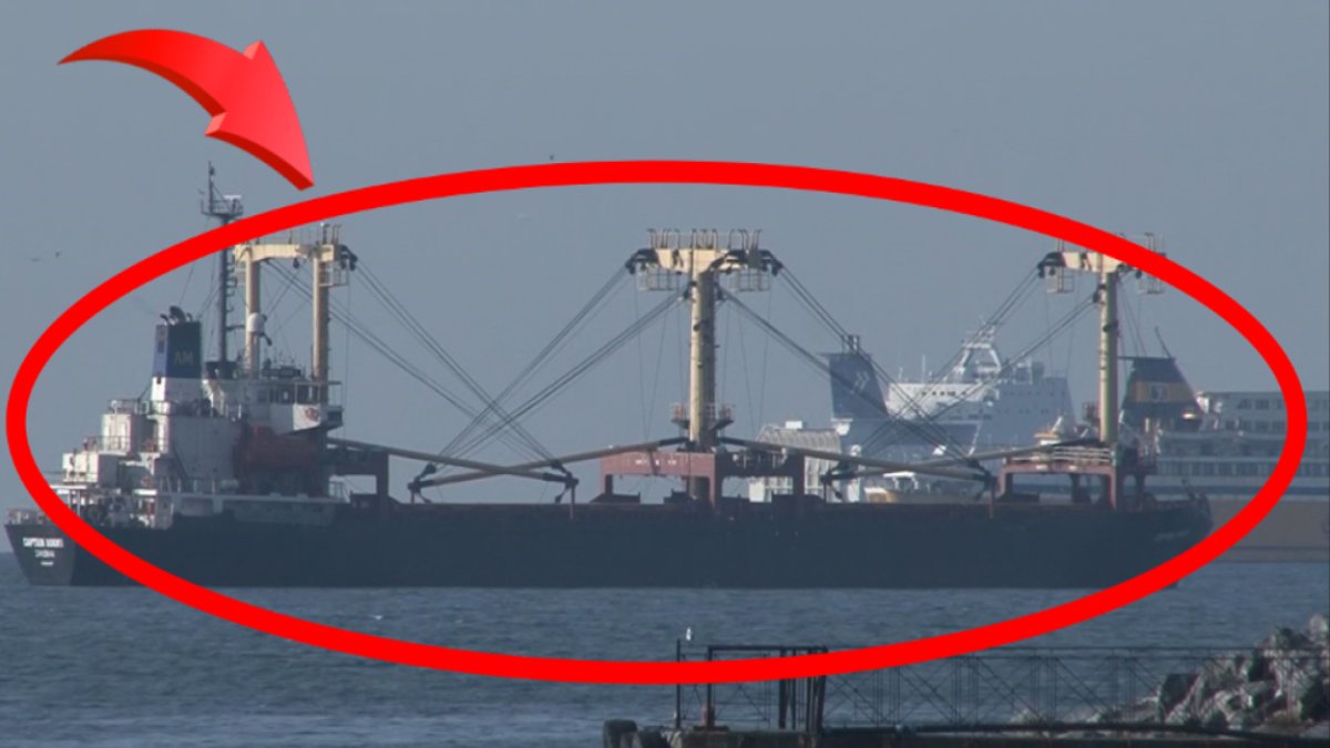 İstanbul Boğazı'nda korkutucu kaza! Yolcu gemisi ve kargo gemisi çarpıştı