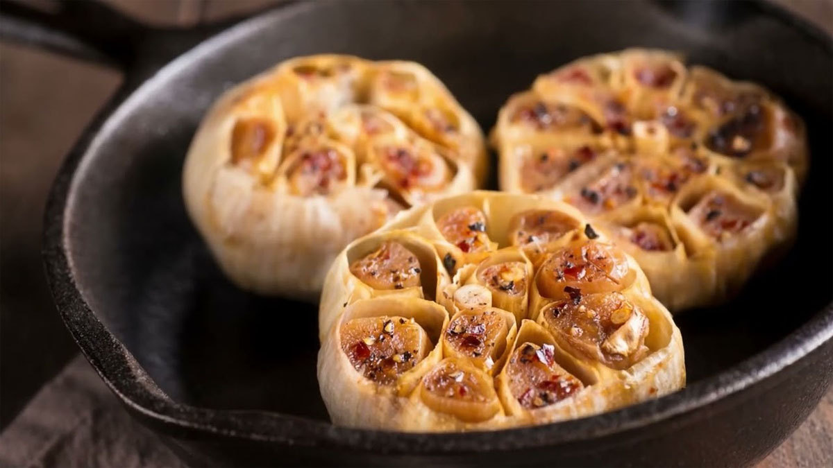 Sarımsak bu şekilde yenilirse asla kokmuyor! İşte fırında  sarımsak tarifi: Her yemeğin yanında lezzet katıyor