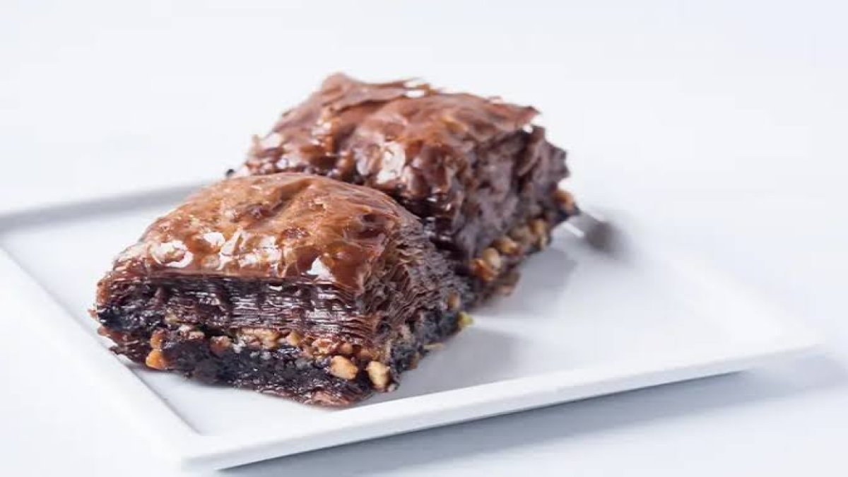 Yumuşak hamurun içinde çıtır çıtır çikolatalı baklava! Antepliler bile ‘yok artık’ diyecek, tadı bağımlı yapıyor
