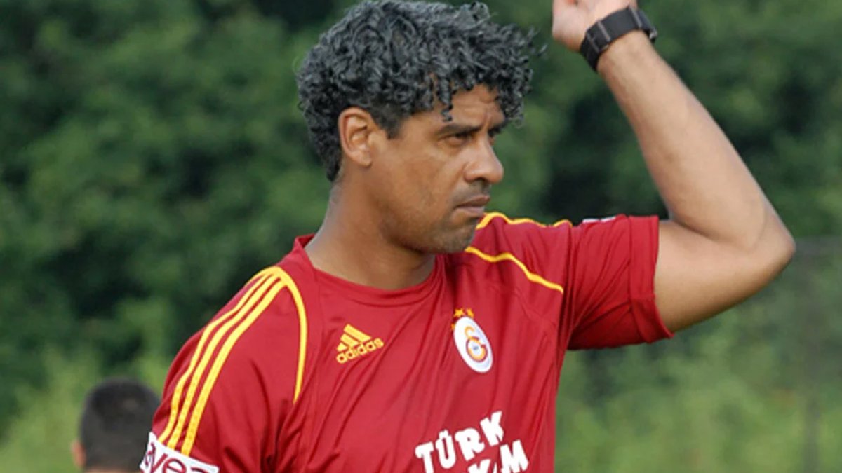 Galatasaray'dan kovulmuştu! Frank Rijkaard'ın yeni durağı herkesi ...