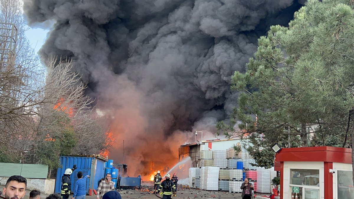 Kocaeli'ndeki fabrika yangını 5 saat sonra kontrol altında