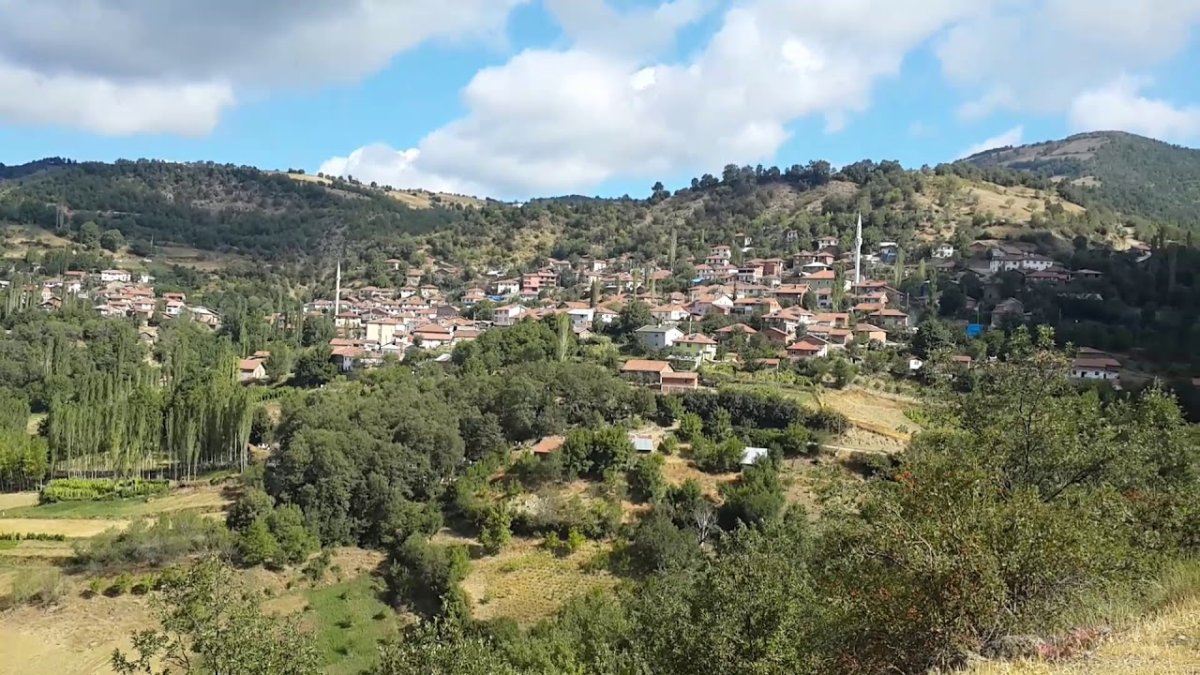 Yüzlerce kişinin yaşadığı köyün boşaltılması gündeme geldi! Vali açıkladı: Şimdiden 10 ev boşaltıldı