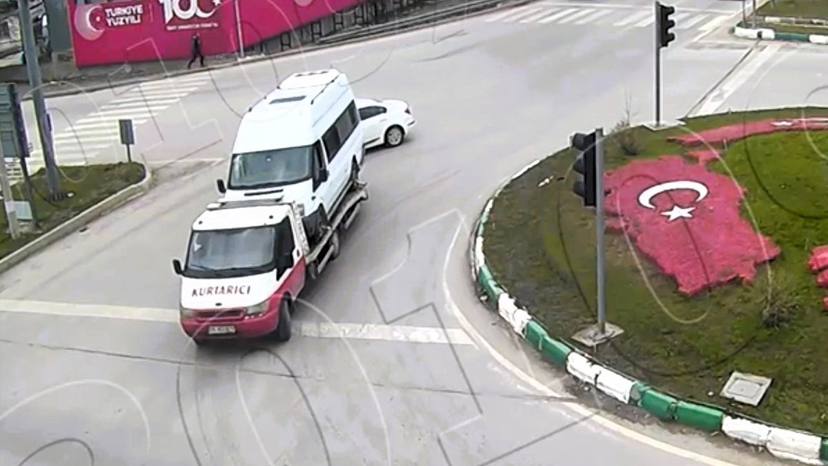 Hırsızın rahatlığı 'pes' dedirtti: Çaldığı minibüs arızalanınca çekiciyle tamire götürdü