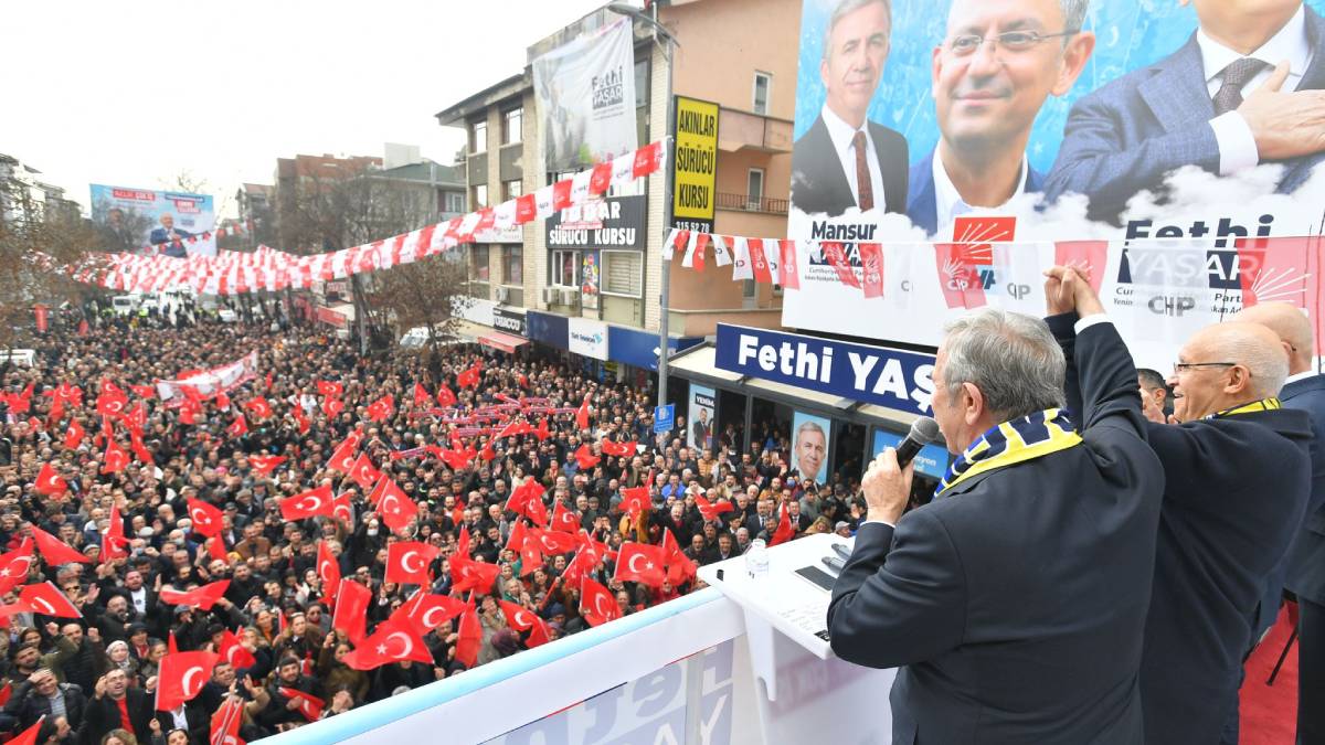 Yenimahalle’de coşkulu kalabalık: Mansur Yavaş’tan miting gibi SKM açılışı