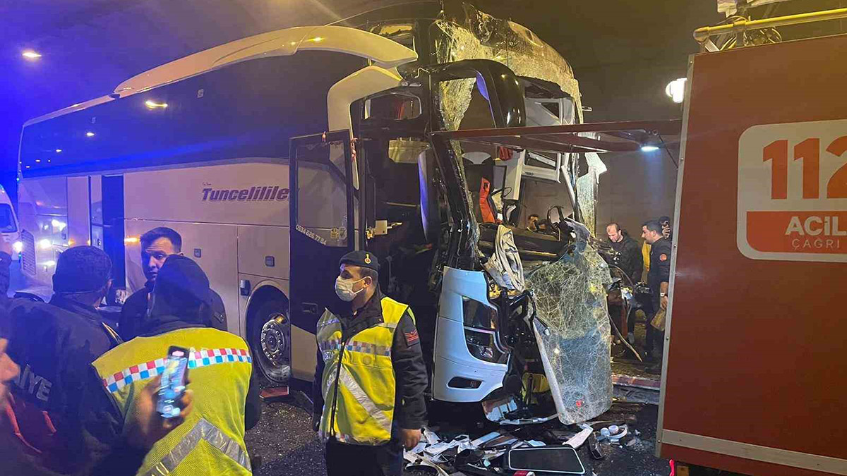 Osmaniye'de yolcu otobüsü tıra çarptı: Ölü ve yaralılar var