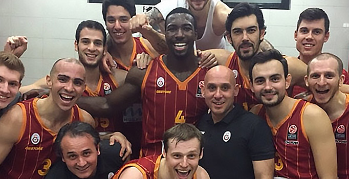 Eski Galatasaraylı oyuncu ırkçı tacize maruz kaldı!