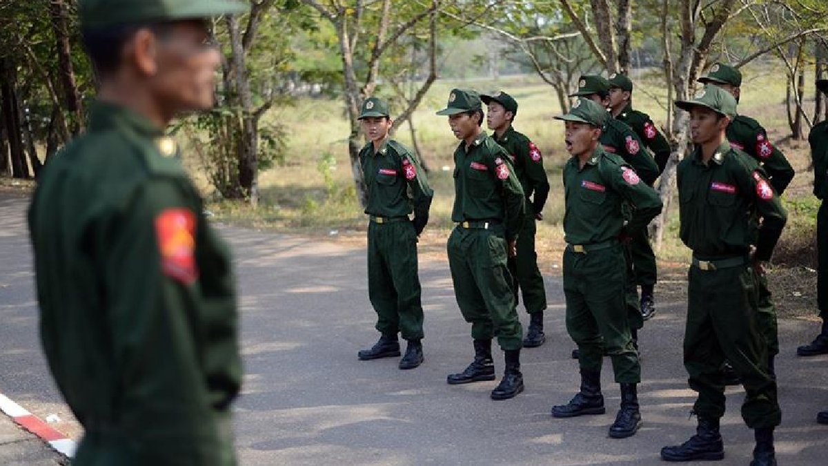 Cunta karşıtı grupla çatışıyorlardı: Myanmar’ın sınır polisleri Bangladeş'e kaçtı
