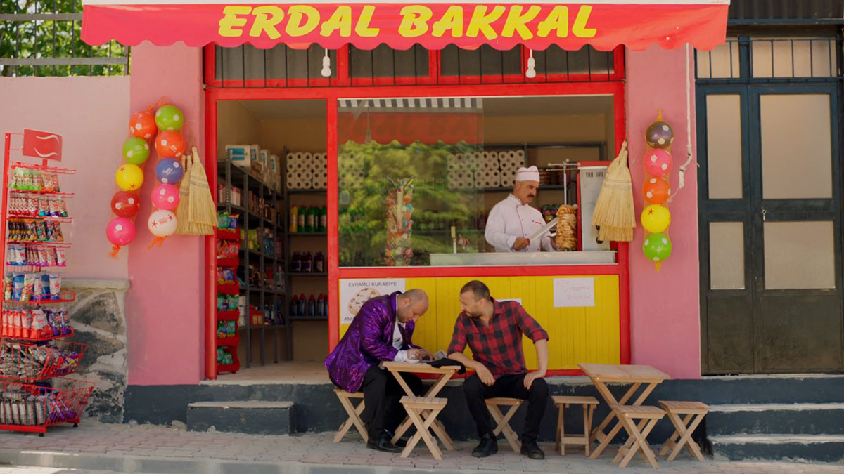 Bakkal devri bitiyor: Güle güle bakkal amca! Mahallenin kalbi söküp atılıyor
