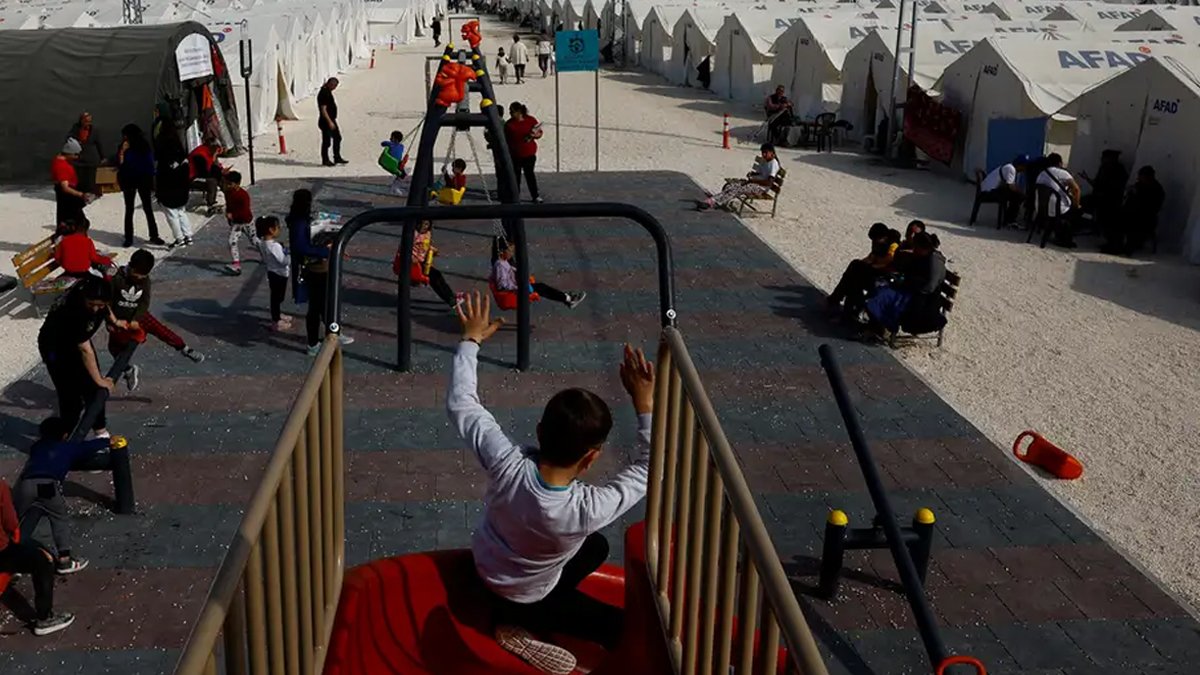 Deprem çocukların psikolojisini etkilemeye devam ediyor: Tahrip olan sadece evler değil...