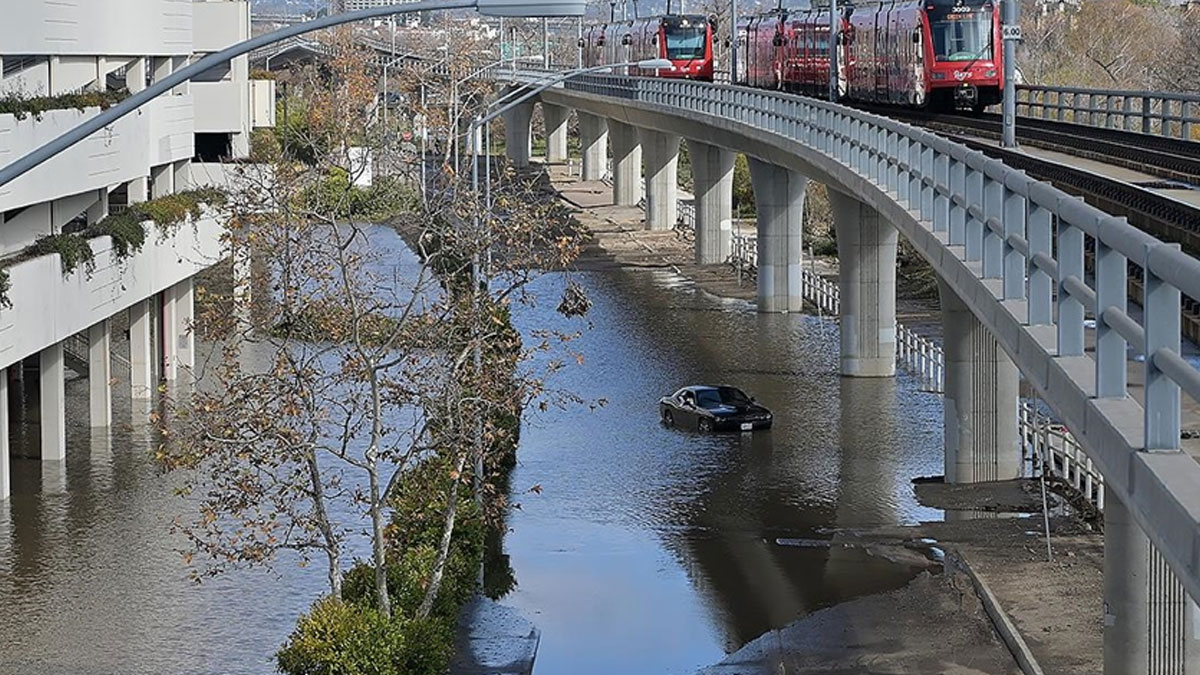 ABD'nin California eyaletinde sel alarmı: 8 kentte acil durum ilan edildi