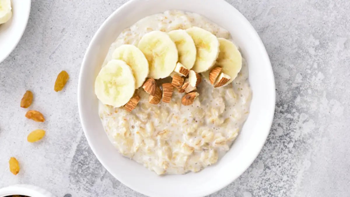 Sadece 4 malzemeli nefis bir tatlı! Üstelik şeker içermiyor: Sağlıklı yulaflı fıstık ezmeli sütlü tatlı tarifi