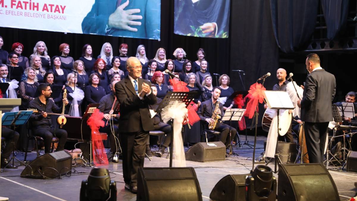 Efeler Belediyesi Türk Halk Müziği Korosu konserine yoğun ilgi