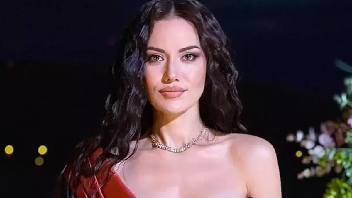 Uluma sahnesiyle dillere düşmüştü! Fahriye Evcen yeni projesini sosyal medyadan duyurdu