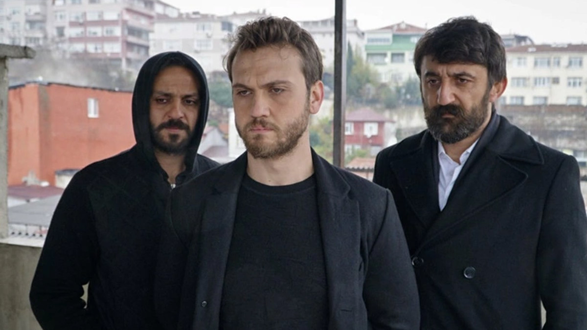 Aras Bulut İynemli, Erkan Kolçak Köstendil ve Necip Memili'nin 'tiny house'ları kaldırıldı