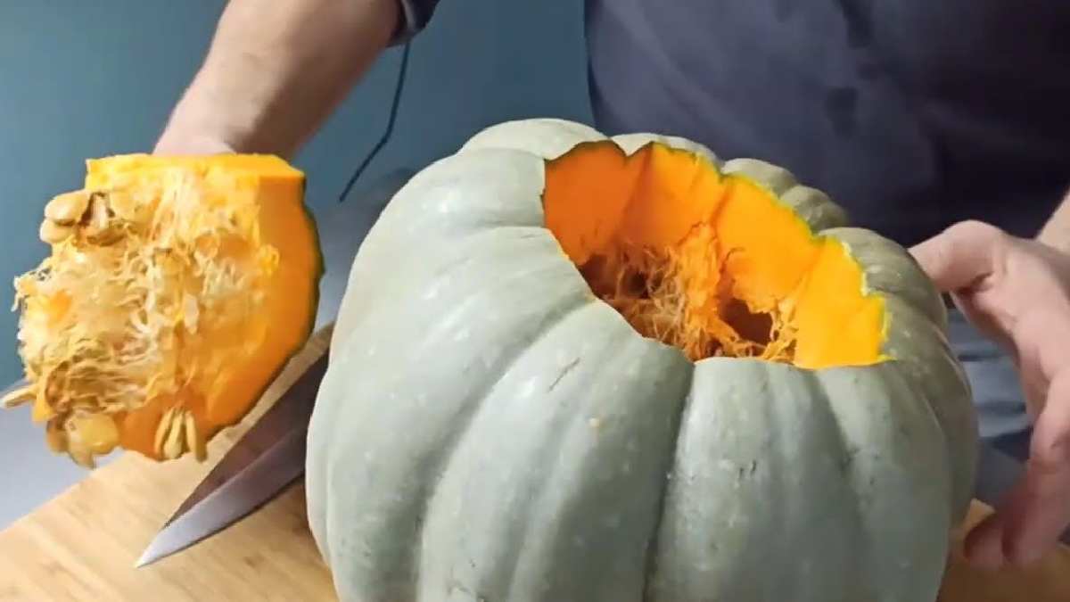 Pazarcıların pratik kabak soyma taktiği! Deneyen Allah razı olsun diyecek! İşte en basit bal kabağı soyma yöntemi…
