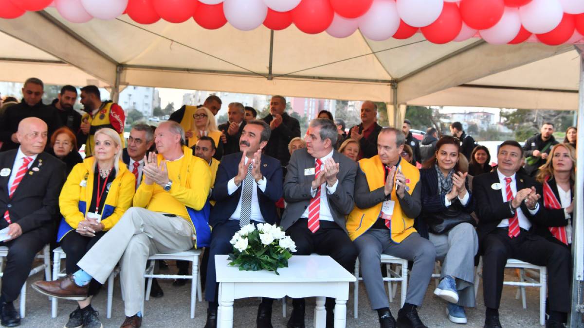 Temel atma töreni mitinge dönüştü