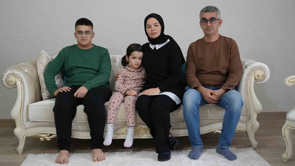 Depremzede aile bir kez daha evsiz kaldı: Yarınımıza ne olacağını bilmiyoruz