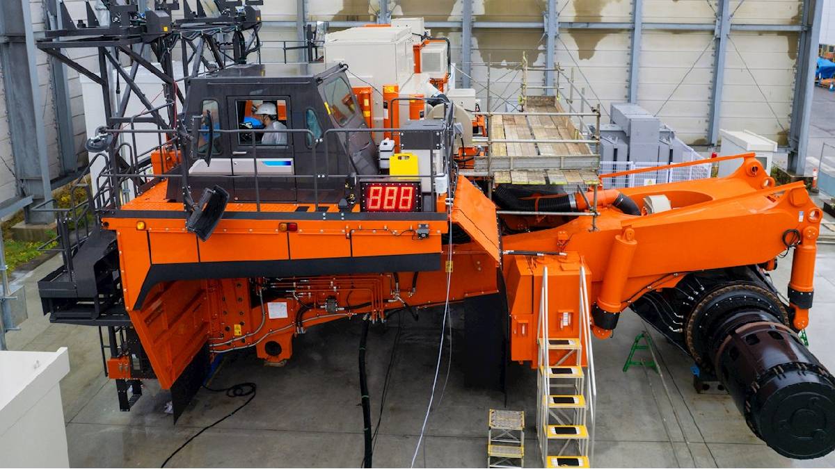 Elektriğin gücü! Bu dev kamyon tam 244 ton taşıyor... Müthiş dönüşüm gerçekleşti