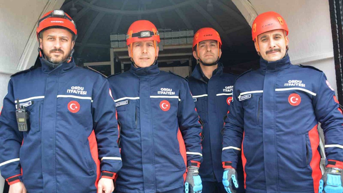 İtfaiye ekipleri 6 Şubat’ta yaşadıklarını anlattı: Yaşlı teyzeyi enkazdan kefen parasıyla çıkardık