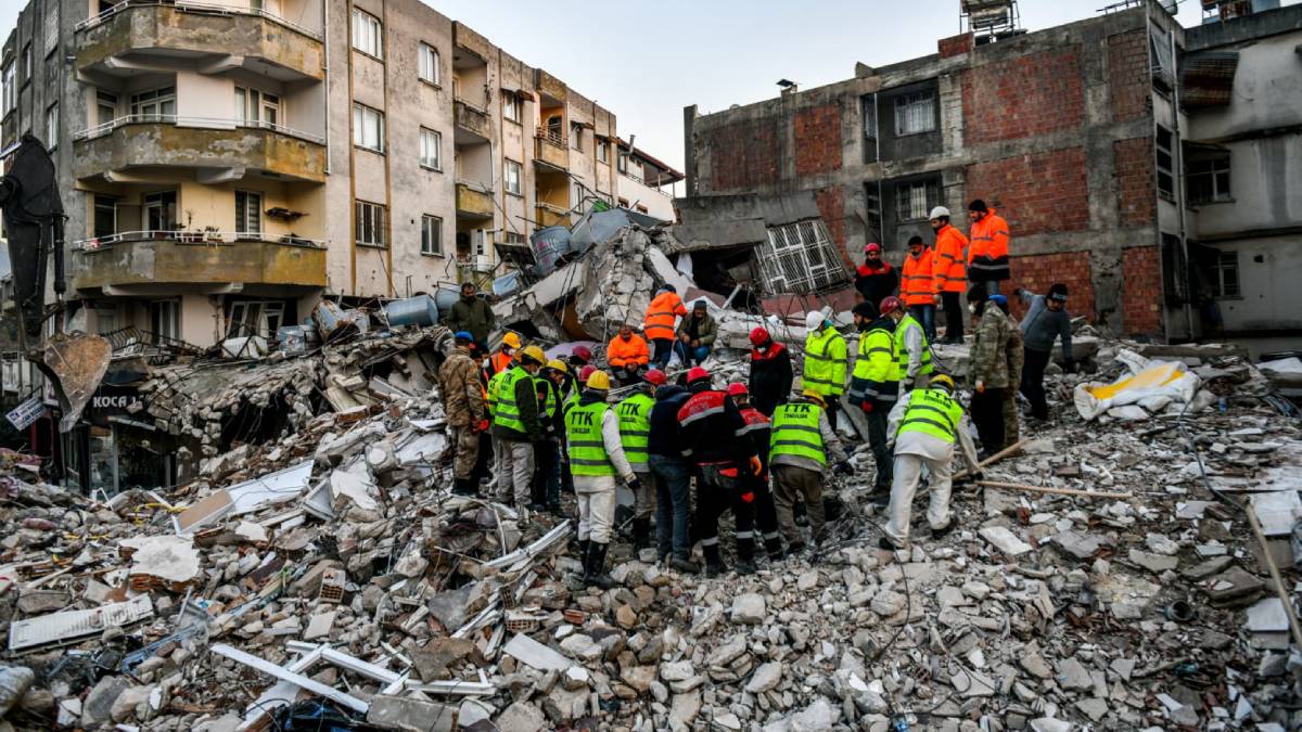 Esenyurt’ta dikkat çeken deprem çalışması: Yapılar tek tek izleniyor