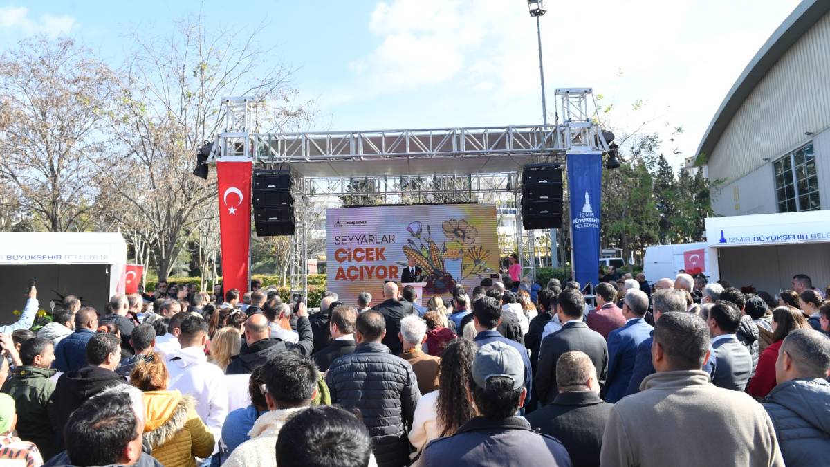 İzmir’de seyyar tezgahlar çiçek açıyor