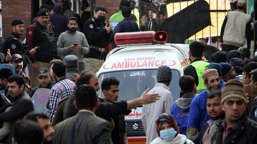 Pakistan'da aday ofislerine saldırıda can kaybı 26'ya yükseldi