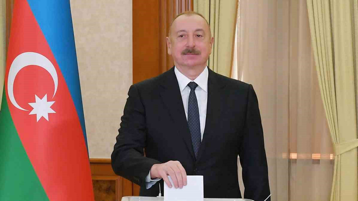Azerbaycan seçimini yaptı! Aliyev yeniden cumhurbaşkanı