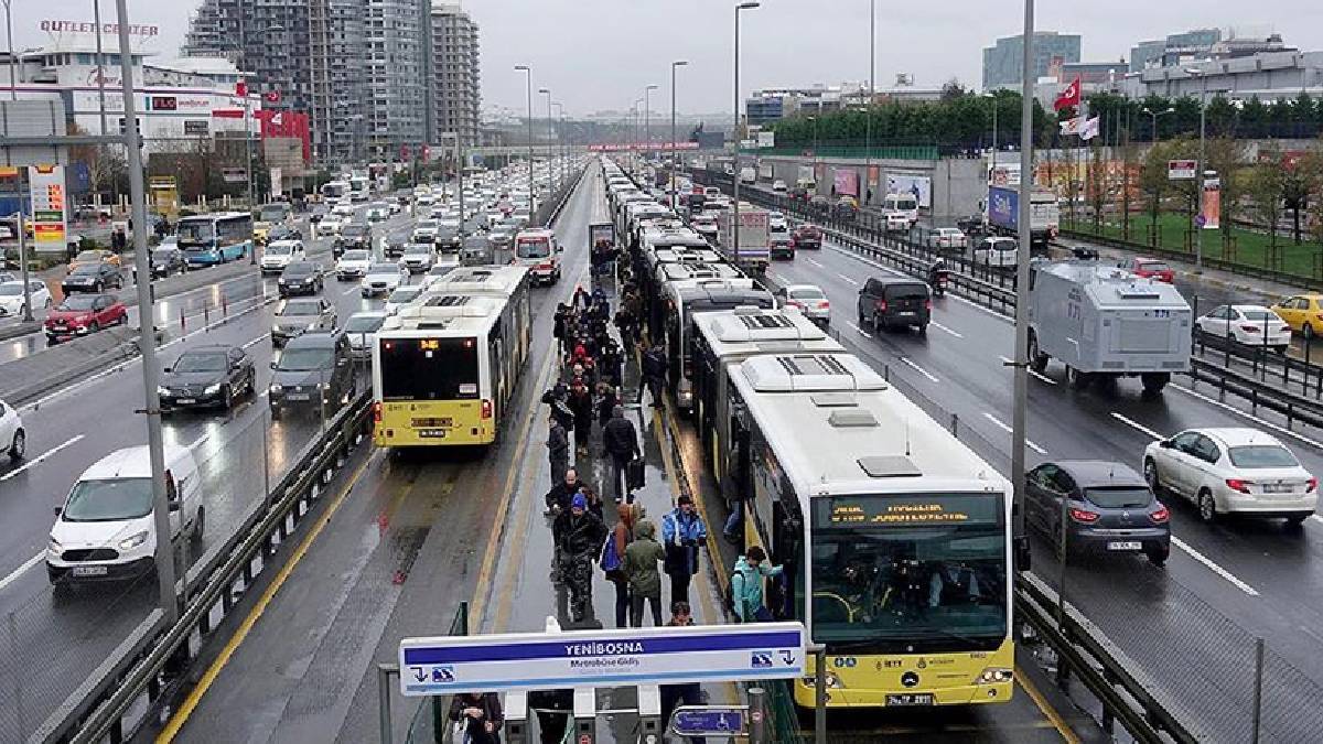 İstanbul'da yaşayanlar dikkat! O metrobüs durağına boşuna gitmeyin: En işlek duraklardan biri kapatılıyor