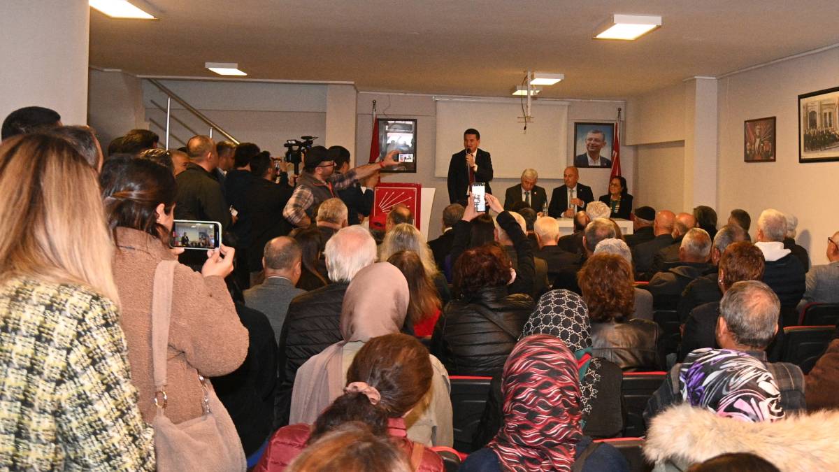 Başkan Köleoğlu, Cumhuriyet Halk Partisi Kumluca İlçe Başkanlığında coşkuyla karşılandı