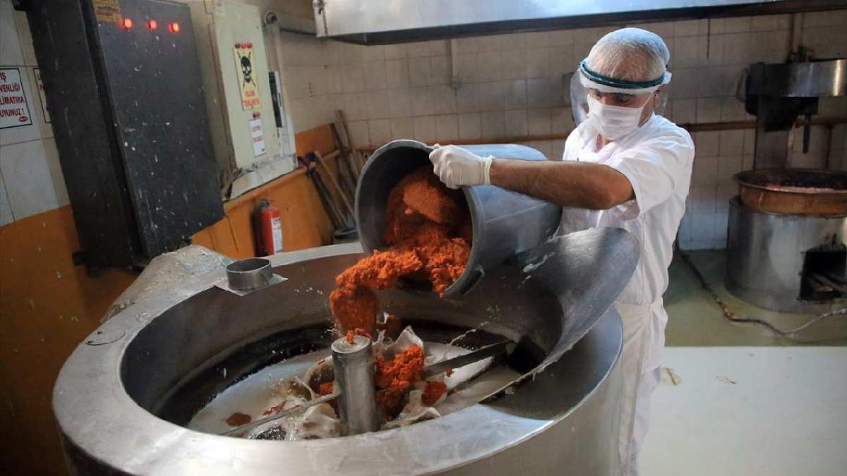 Adana’da üretiliyor dünyada biliniyor! Kilosu 200 TL’den kapış kapış gidiyor! Türklere pahalı turistlere çerez parası