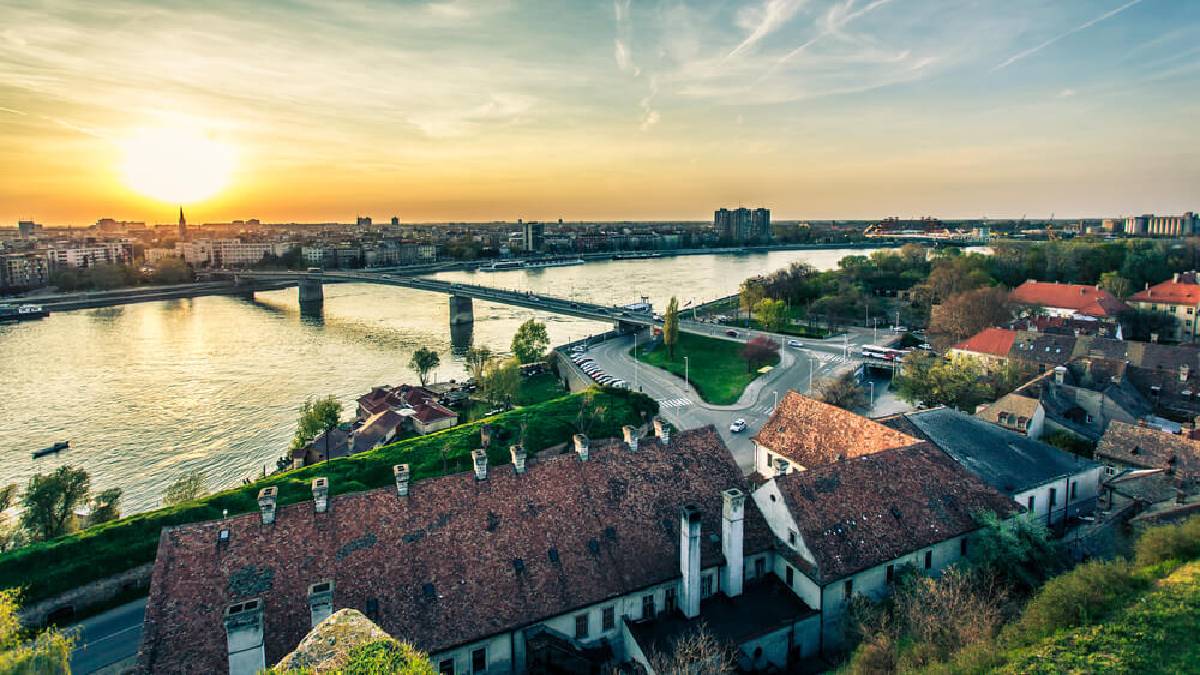 İstanbul'a 1 saat uzaklıkta! Buraya gitmek için ne vize gerekiyor ne Euro: Ekonomik yurt dışı tatili arayanlar buraya bayılacak