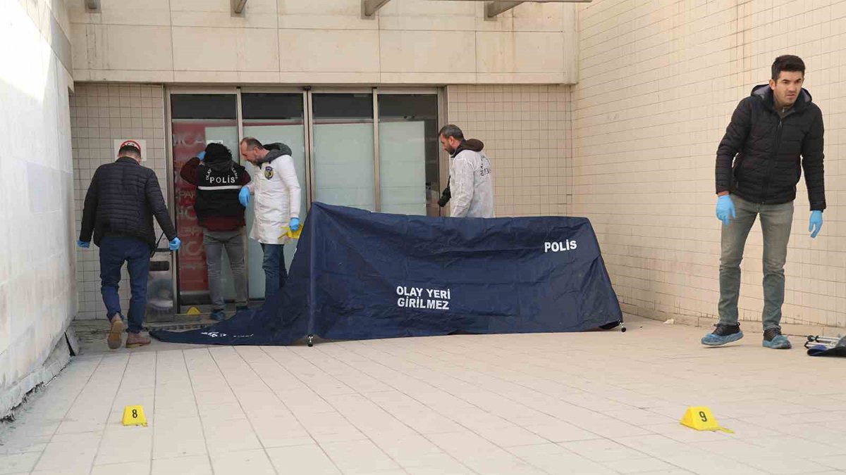 Uzman çavuş eşini silahla katletti: Her gün kadın cinayeti!