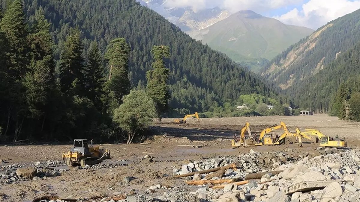 Gürcistan'da heyelan etkisi: Ölenlerin sayısı 11'e yükseldi