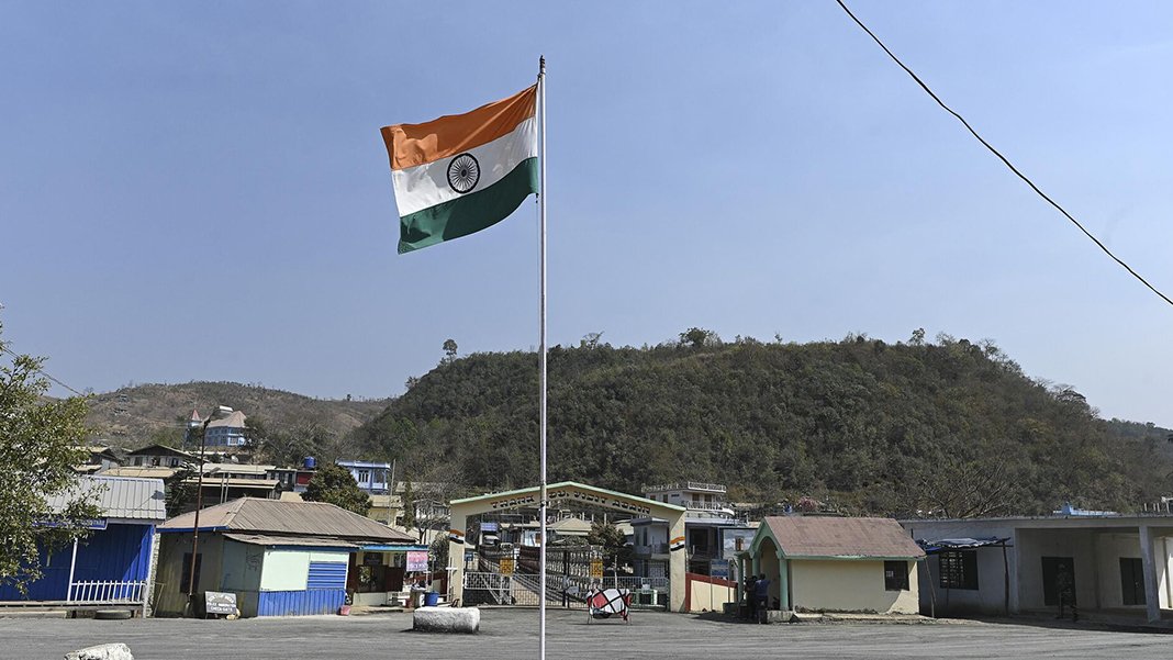 Hindistan Myanmar'la serbest dolaşımı askıya alacak