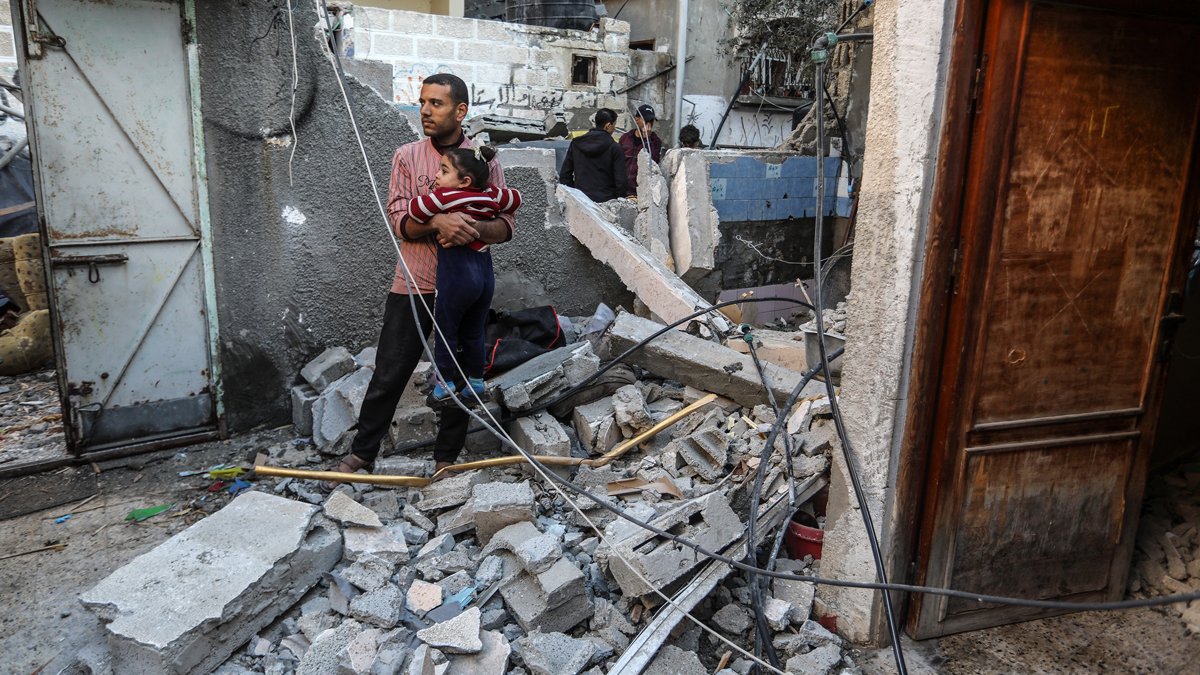 İsrail'den Gazze'ye hem havadan hem karadan bombardıman: Onlarca ölü ve yaralı var