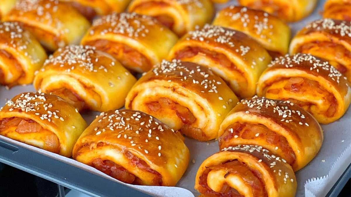 Eşinize annesinin böreğini bile unutturacak tarif! Evde çıtır çıtır soğanlı börek yapın, deneyenler buna bayıldı