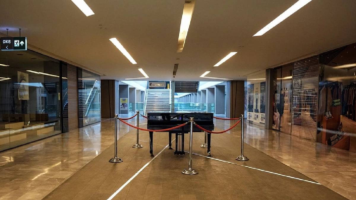 Türkiye’nin ilk AVM’sinin hazin sonu! Bir zamanlar herkesin akın ettiği AVM şimdi hayalet yapı oldu